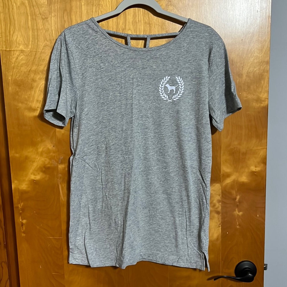 Short sleeve, Heather gray Pink brand T-shirt with cutout back.